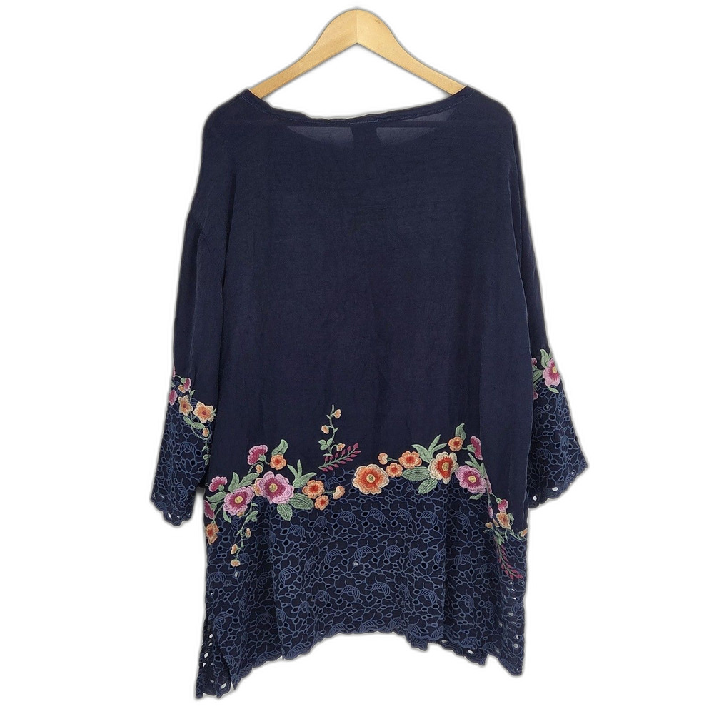 Johnny Was Womens Brixley Tunic Top Embroidered Flowers Navy Blue Size 2X Plus - Picture 3 of 5